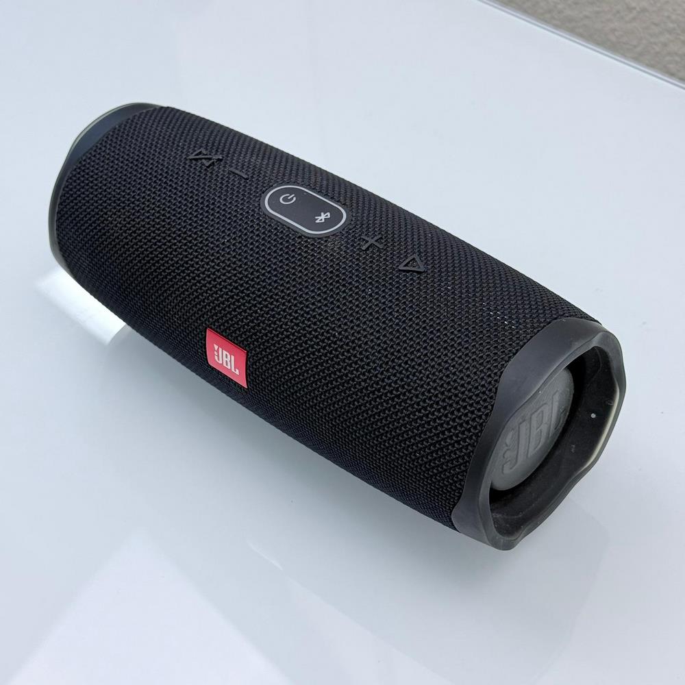 JBL Charge 4 - Portable Bluetooth Speaker with built-in Powerbank JBL Charge 4 - Portable Bluetooth Speaker with built-in Powerbank